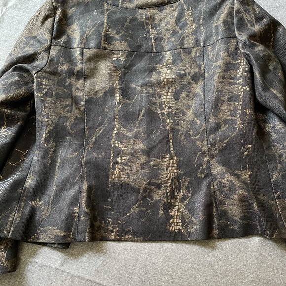 Bomber jacket. Brown and black. Rayon and polyester blend. Fitted. - Picture 10 of 10